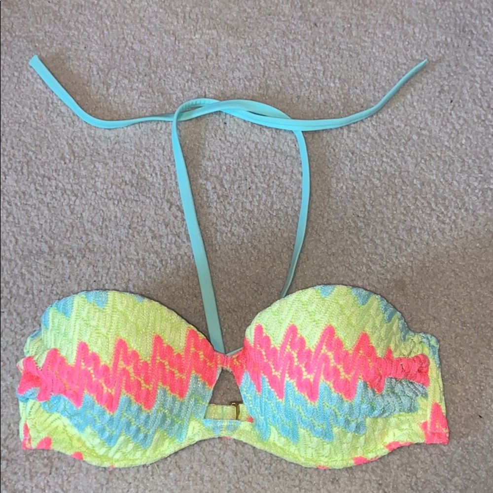 Victoria’s Secret Zigzag Bathing Suit Top Size 36D